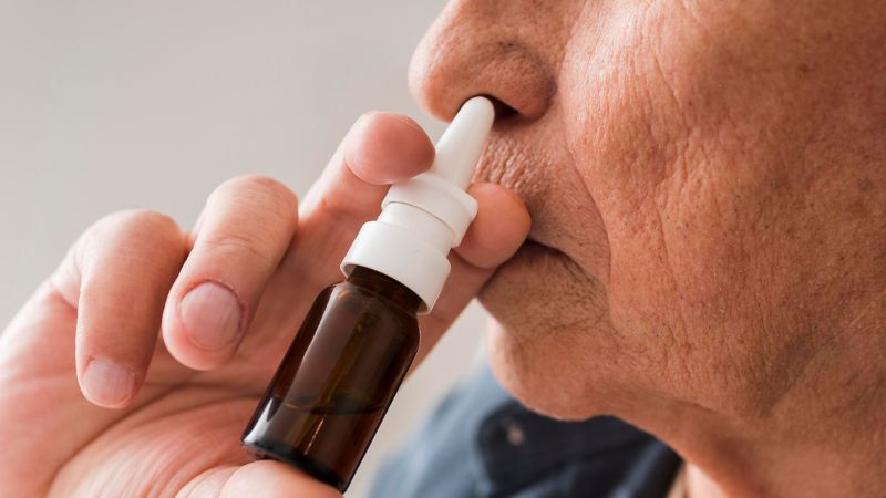 Lạm dụng thuốc xịt mũi có thể gây thủng vách ngăn mũi