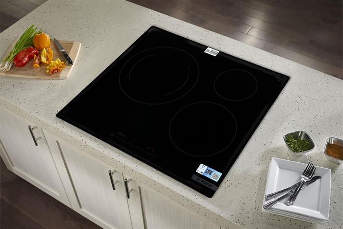 Bếp từ Bosch PIJ61RHB1E thiết kế lắp âm với mặt kính Schott Ceran chịu nhiệt và chống trầy xước