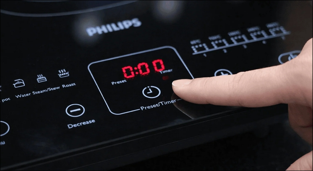 Bếp từ Philips trang bị hệ thống phím bấm cảm ứng điện dung vô cùng nhạy bén đi kèm màn hình LED hiển thị trực quan
