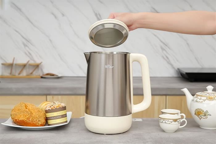 Bình đun siêu tốc Bear 1.7 lít ZDH-D17T5 có công suất lớn 1800W đun nước sôi nhanh chóng