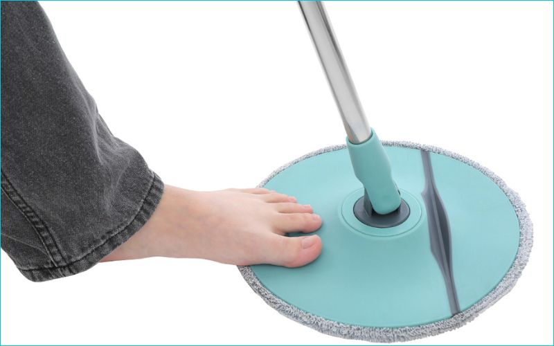 Bộ lau nhà Inochi có thiết kế tự vắt, đầu lau xoay 360°, thùng nước chia ngăn tiện lợi