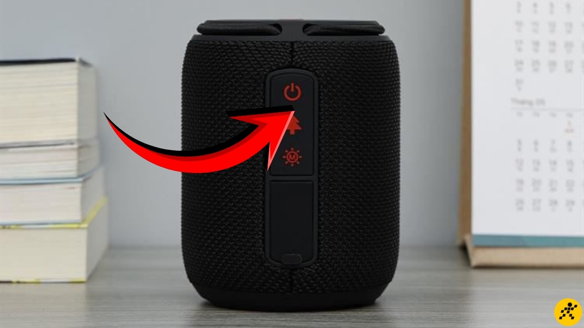 Nhấn và giữ nút nguồn trong khoảng từ 3 - 5 giây đến khi loa báo khởi động Nhấn và giữ nút nguồn trong khoảng từ 3 - 5 giây đến khi loa báo khởi động