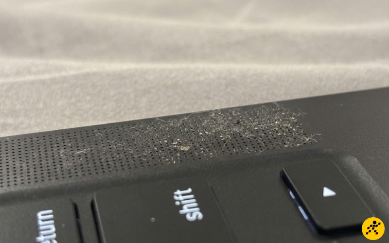 Nên tắt một bên loa laptop đi khi một bên loa bị bám bụi bẩn Nên tắt một bên loa laptop đi khi một bên loa bị bám bụi bẩn