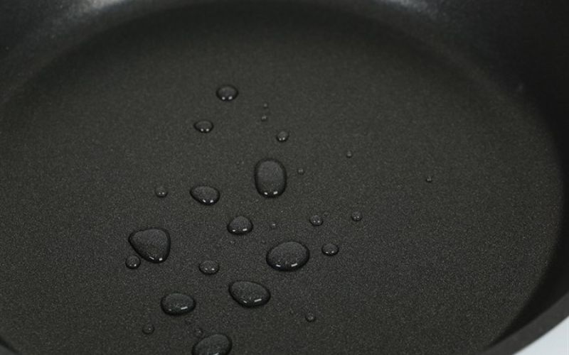 Công nghệ chống dính của chảo Carez FPC591DI24SN nhiều lớp giúp chảo Carez bền bỉ, hạn chế trầy xước và dễ dàng làm sạch