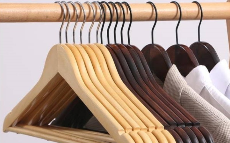 Ph&acirc;n t&iacute;ch c&aacute;c loại chất liệu m&oacute;c treo quần &aacute;o phổ biến