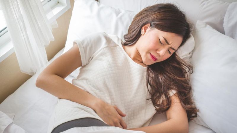 Chườm ngải cứu có thể được chỉ định cho bệnh nhân đau bụng