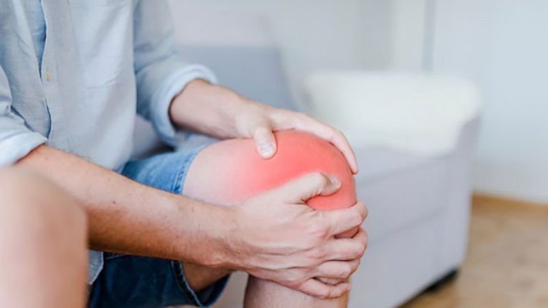 Bệnh nhân viêm khớp có thể sử dụng chườm ngải cứu