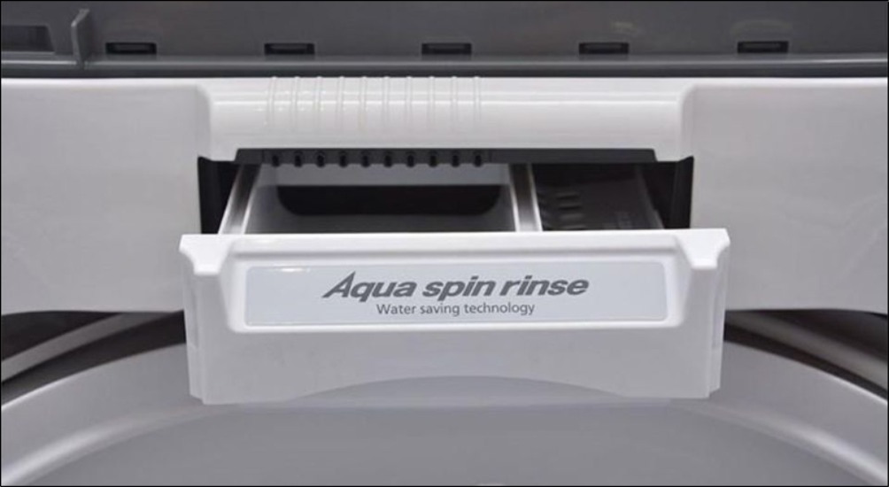 Công nghệ Aqua Spin Rinse là sự kết hợp đồng thời giữa cơ chế quay của lồng giặt và vòi phun nước