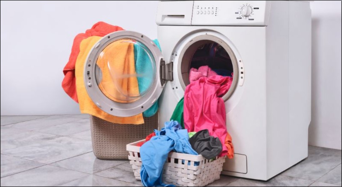 Lồng giặt sạch sẽ giúp loại bỏ vi khuẩn, nấm mốc, từ đó giúp quần áo giảm tối đa nguy cơ tích tụ vi khuẩn