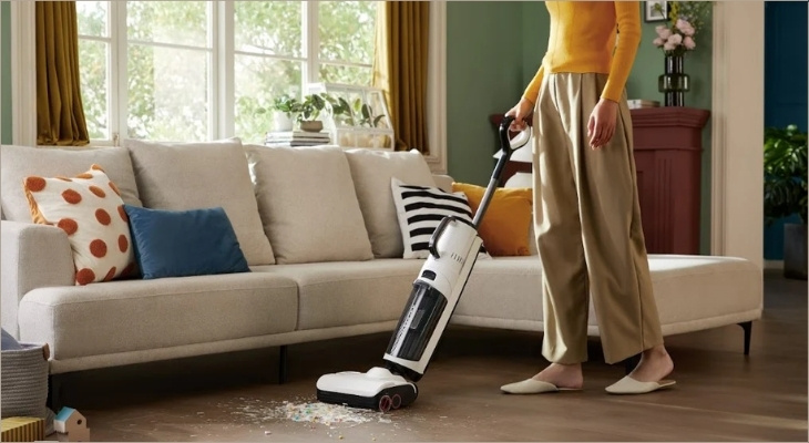 Nhờ DirTect, máy sẽ tự động tăng lực hút khi gặp thảm hoặc xả nhiều nước hơn khi đi qua vùng sàn có vết đổ thức ăn