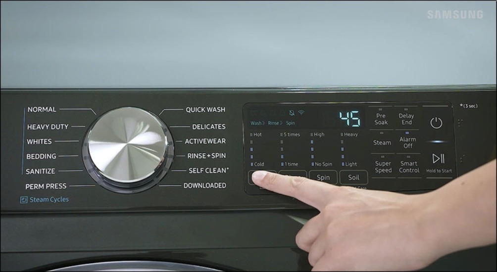 Bật máy giặt và chọn chương trình giặt phù hợp có hỗ trợ Super Speed