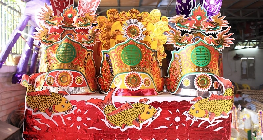 Chuẩn bị mũ áo, hia cho ông Táo về trời