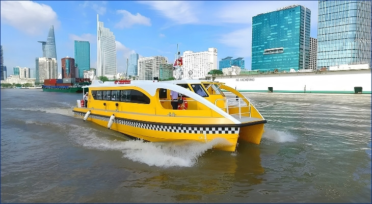 Water Bus đã nhanh chóng trở thành một nét chấm phá mới, thu hút cả người dân địa phương và du khách