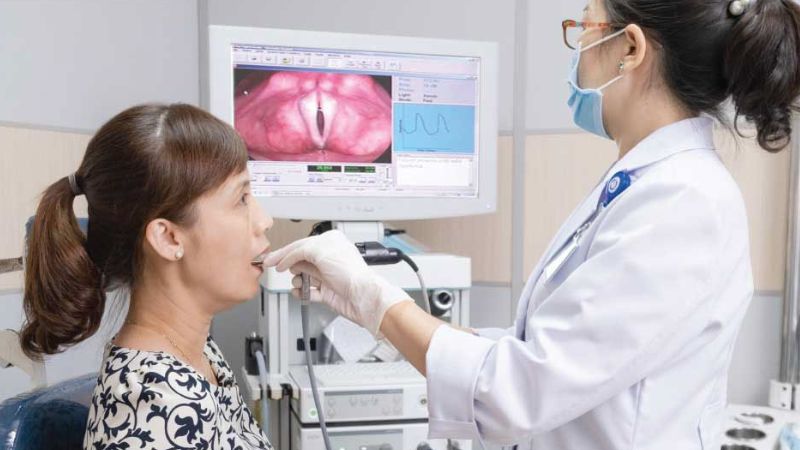 Nội soi tai mũi họng có thể giúp chẩn đoán nguyên nhân gây đau họng