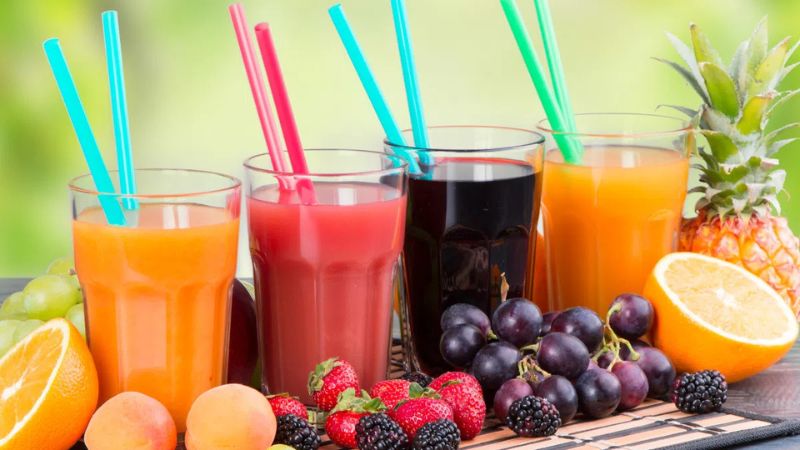 Bệnh nhân đau họng nên uống nước ép trái cây để nhanh khỏi bệnh