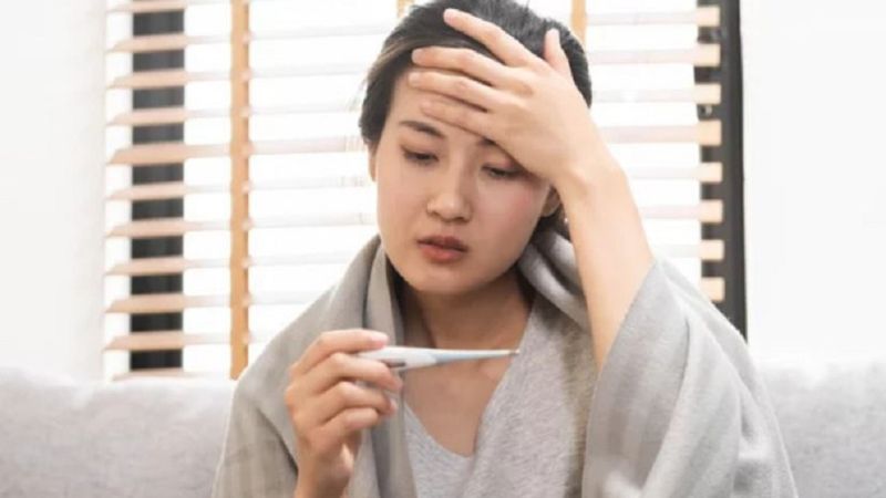 Đau vùng chậu kèm theo sốt trên 38,5 độ C là dấu hiệu cần đến bệnh viện sớm