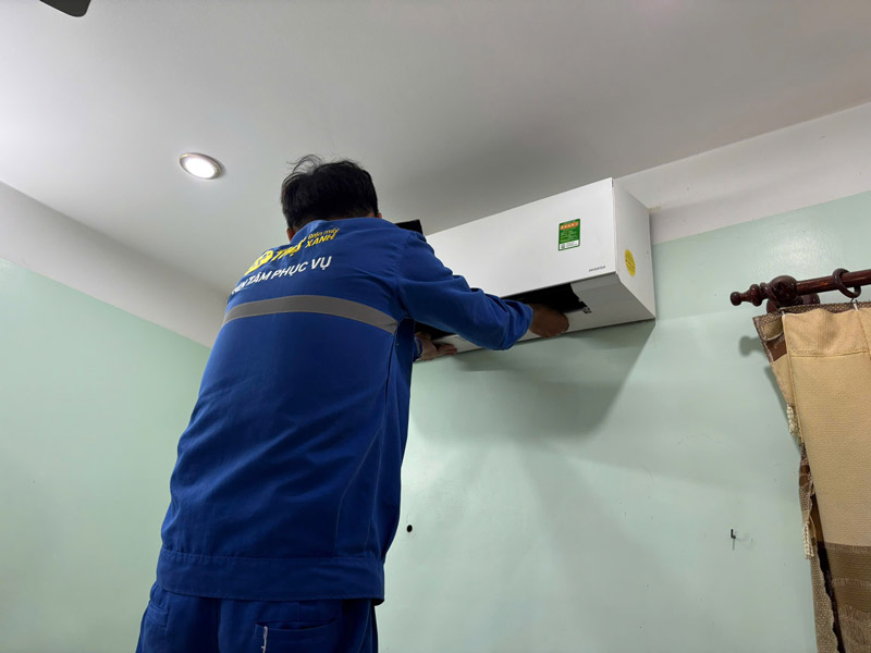 Tiếp nhận yêu cầu, kiểm tra nguồn điện, khả năng làm lạnh, lỗi cơ bản và xác nhận tình trạng máy