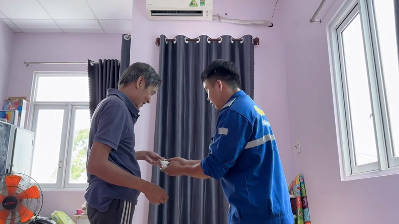 Bàn giao máy, mời nghiệm thu, tư vấn sử dụng tiết kiệm điện và thông tin bảo hành dịch vụ