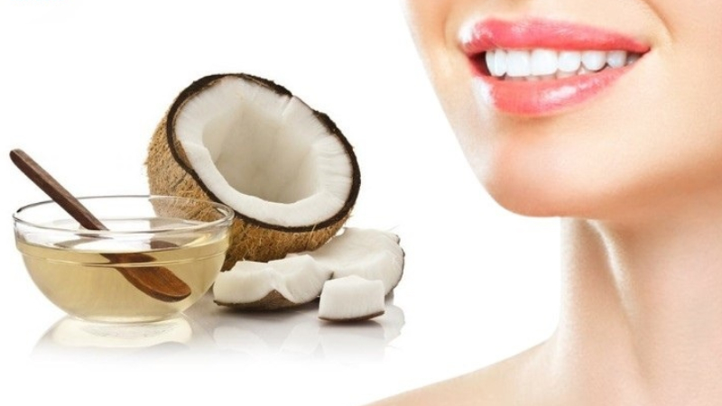 Oil Pulling là một liệu pháp chăm sóc sức khỏe tự nhiên bắt nguồn từ hệ thống y học cổ truyền Ayurveda của Ấn Độ Oil Pulling là một liệu pháp chăm sóc sức khỏe tự nhiên bắt nguồn từ hệ thống y học cổ truyền Ayurveda của Ấn Độ