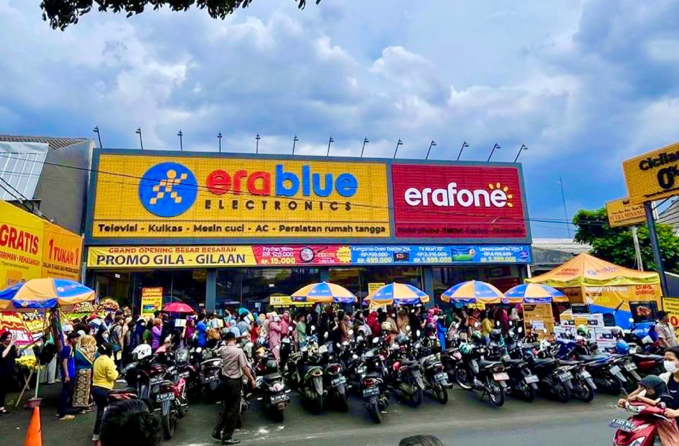Hình ảnh siêu thị EraBlue một ngày đông khách