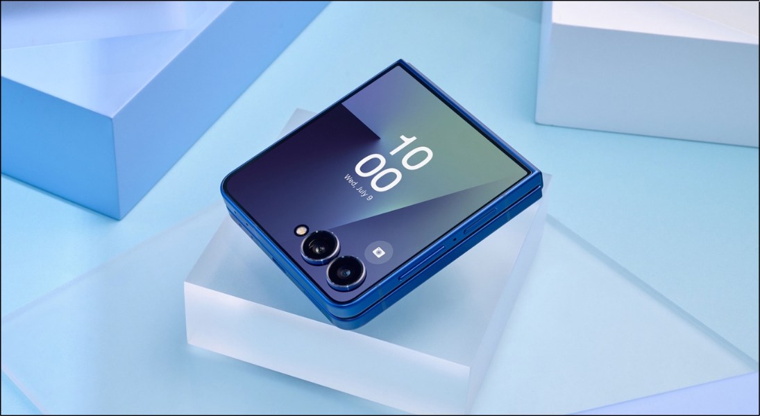 Z Flip 7 màu Xanh Navy mang lại cảm giác tươi mát, trẻ trung và hiện đại