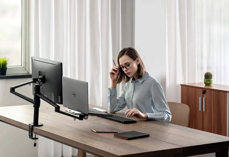 tay đỡ màn hình có giá laptop