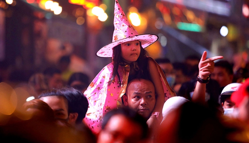 Không khí Halloween tại phố đi bộ Nguyễn Huệ Không khí Halloween tại phố đi bộ Nguyễn Huệ
