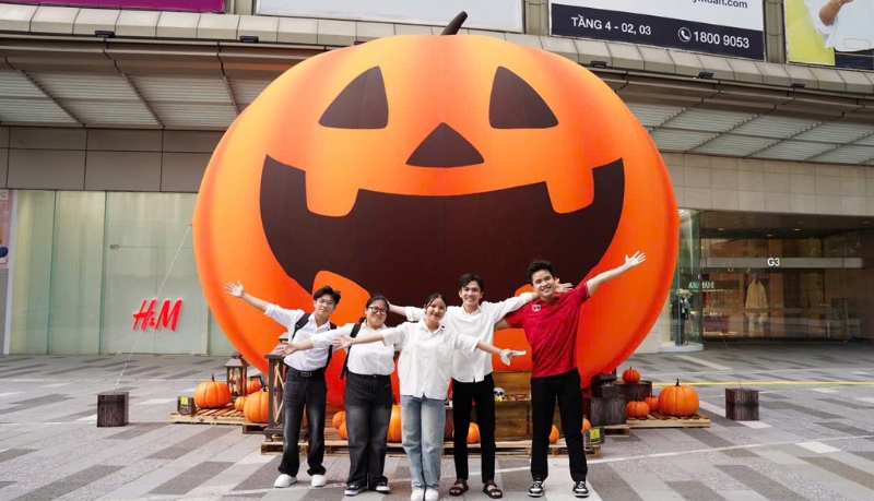 Đi chơi Halloween tại Crescent Mall Đi chơi Halloween tại Crescent Mall