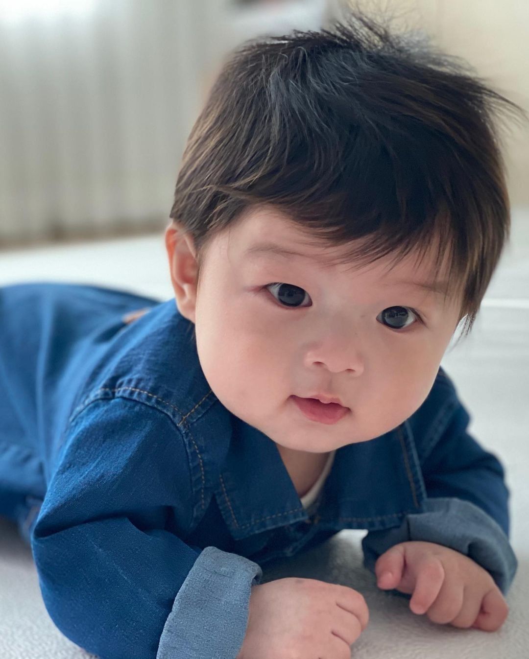 Hình nền em bé trai dễ thương 11 Hình nền em bé trai dễ thương 11