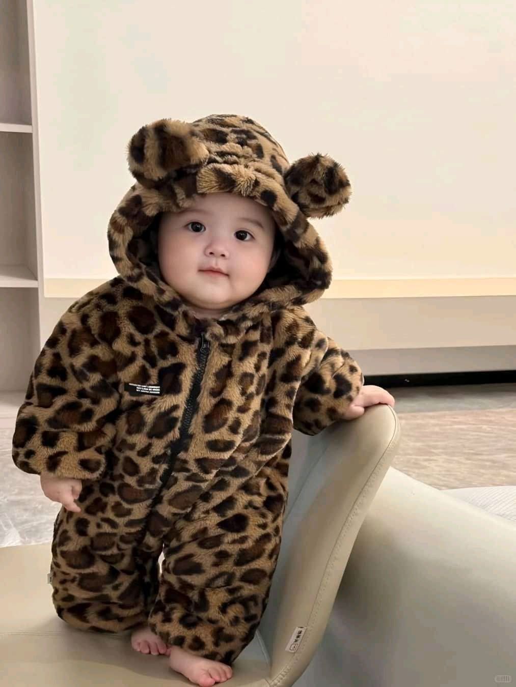 Hình nền em bé trai dễ thương 4 Hình nền em bé trai dễ thương 4