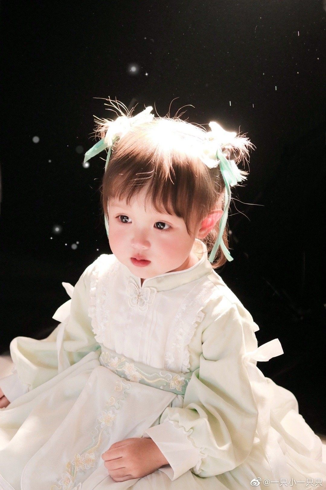 Hình nền em bé gái dễ thương 19 Hình nền em bé gái dễ thương 19