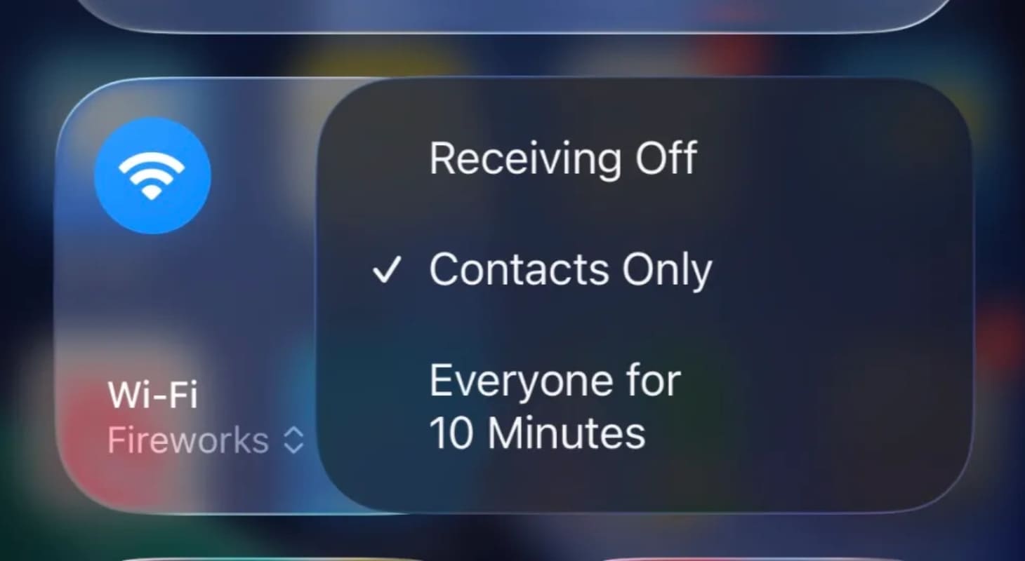 Khi iPhone ở chế độ tối, menu trong Trung tâm điều khiển cũng sẽ có nền tối Khi iPhone ở chế độ tối, menu trong Trung tâm điều khiển cũng sẽ có nền tối