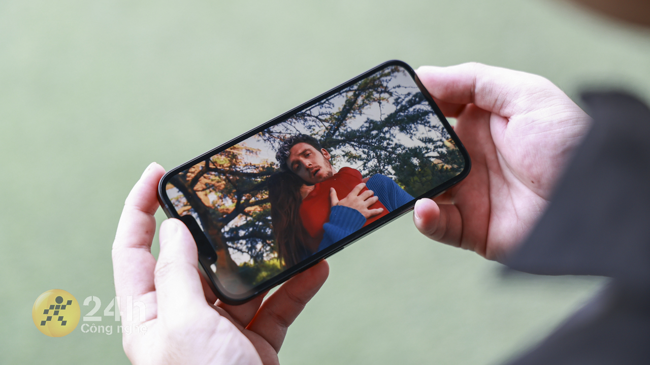 iPhone 16e được trang bị màn hình Super Retina XDR độ phân giải cao. iPhone 16e được trang bị màn hình Super Retina XDR độ phân giải cao.