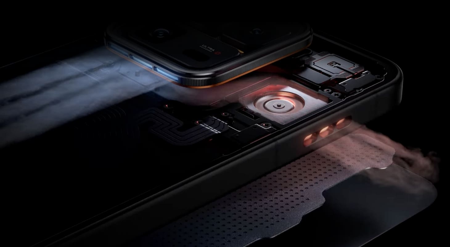 iQOO 15 Ultra được tích hợp hệ thống tản nhiệt chủ động giúp máy hoạt động mượt mà hơn