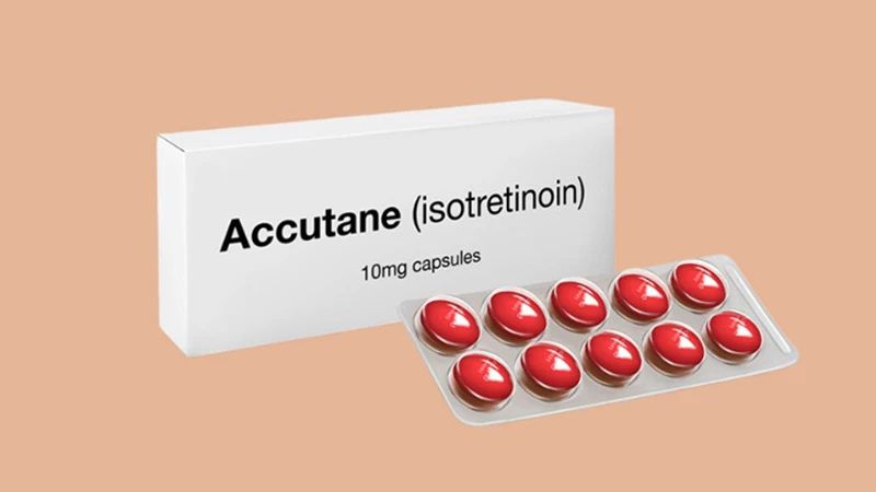 Isotretinoin là một loại dẫn xuất của vitamin A, thường dùng để điều trị mụn nặng
