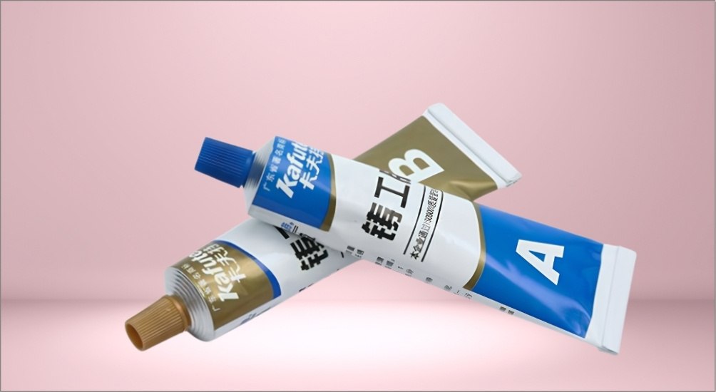 Khi sử dụng keo Epoxy, bạn phải pha hai thành phần A và B đúng theo tỷ lệ hướng dẫn