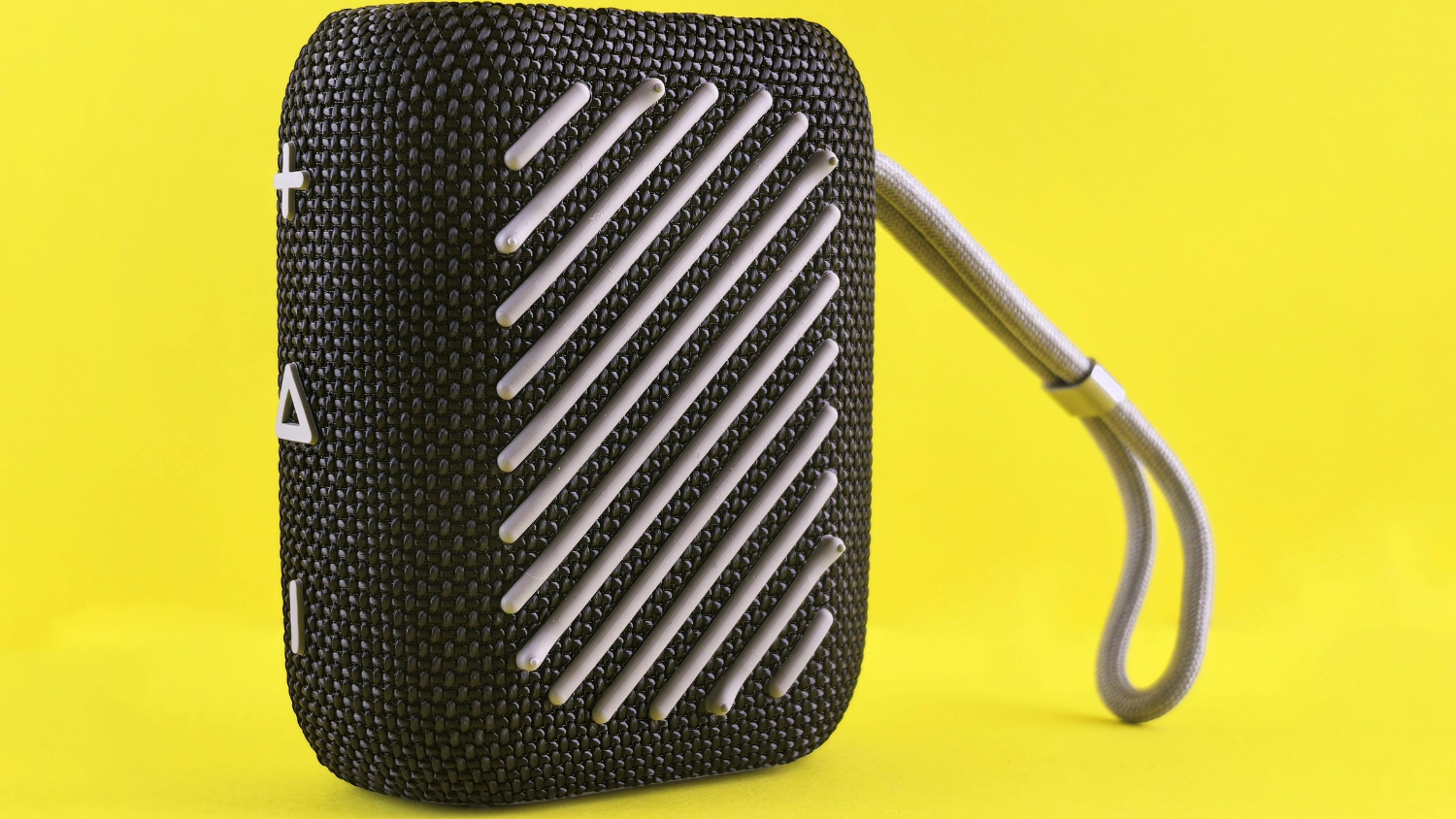 Loa Bluetooh là dòng loa được khuyên dùng nhiều nhất cho người trẻ