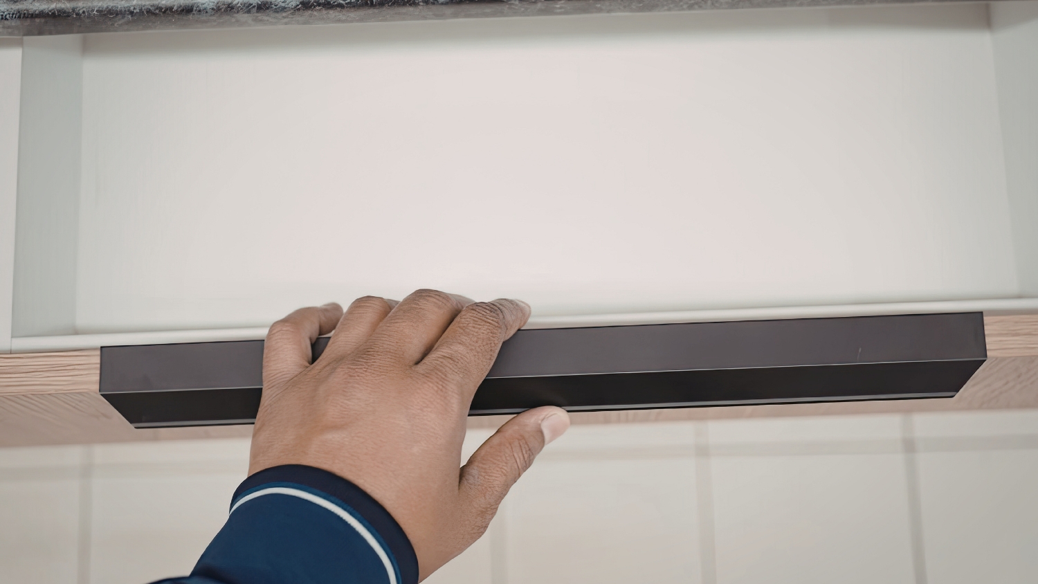 Loa soundbar là một loại thiết bị âm thanh được thiết kế dạng thanh dài