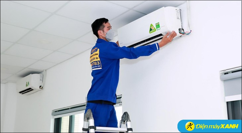 Khi lắp đặt máy lạnh, hãy đảm bảo nguồn điện cung cấp cho máy luôn ổn định, có dây tiếp đất đầy đủ