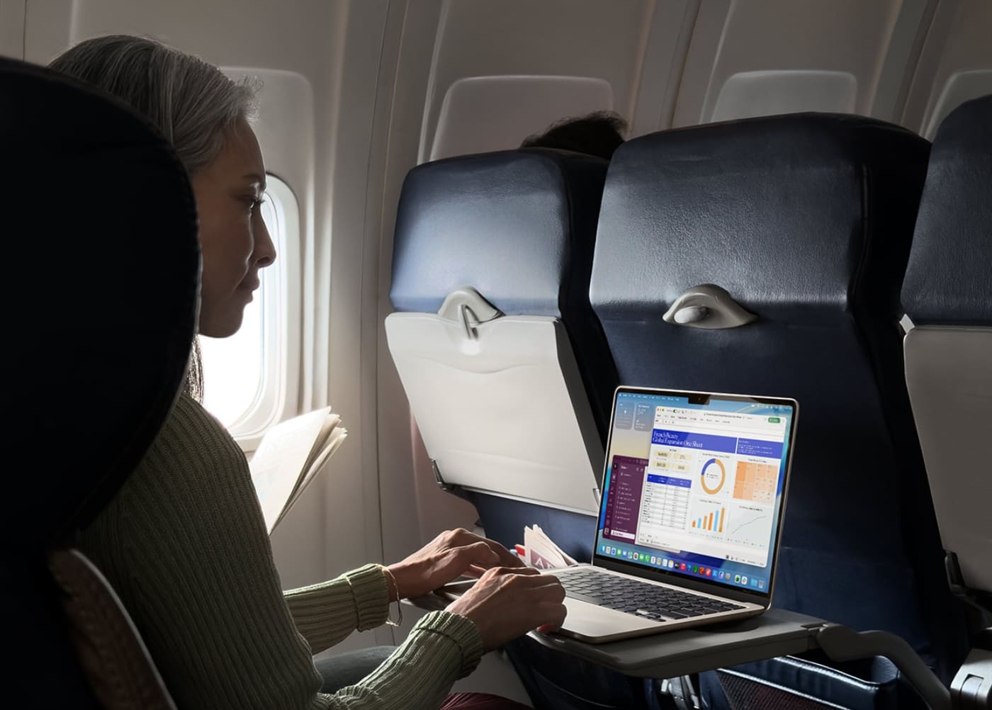 MacBook Air M5 tích hợp kết nối mạng tân tiến, nhanh chóng MacBook Air M5 tích hợp kết nối mạng tân tiến, nhanh chóng