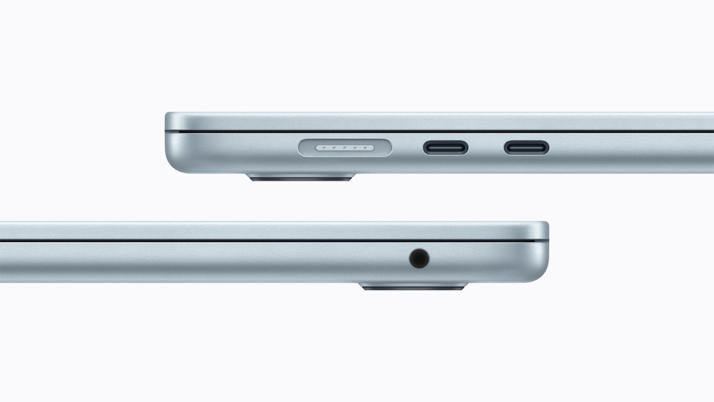 MacBook Air M5 với thiết kế nh&ocirc;m bền bỉ - Ảnh: Apple.com