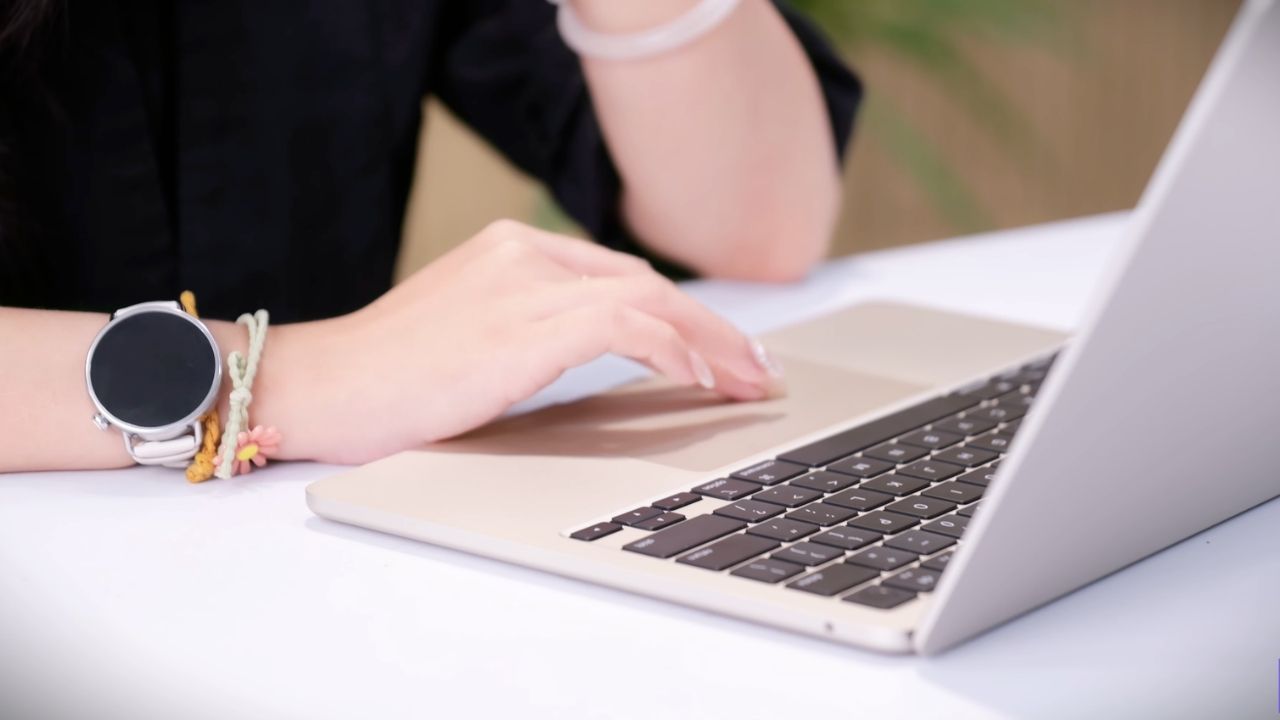 MacBook Air M4 cho sinh viên ngoại ngữ