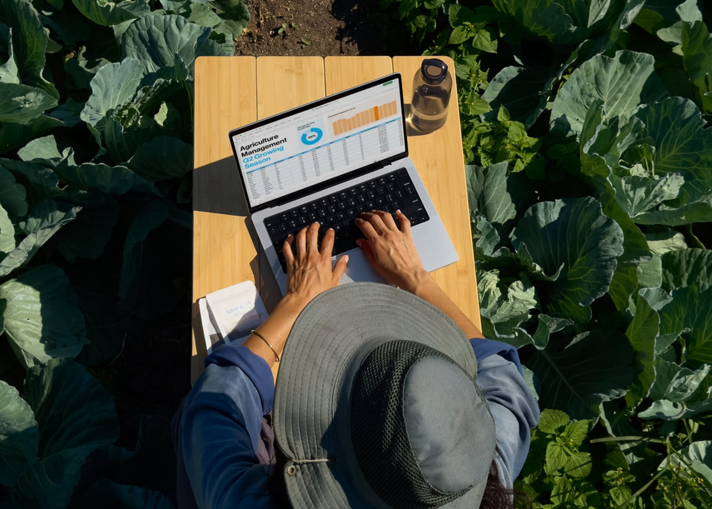 Màn hình MacBook Pro M5 Pro trang bị mặt kính cấu trúc nano giúp chống chói hiệu quả Màn hình MacBook Pro M5 Pro trang bị mặt kính cấu trúc nano giúp chống chói hiệu quả