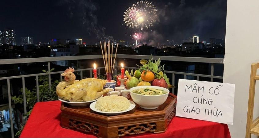 Mâm cúng giao thừa với mong muốn cầu một năm mới bình an