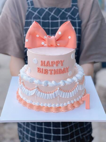 Mẫu bánh sinh nhật cho bé gái 2 tầng 1