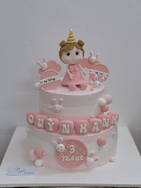 Mẫu bánh sinh nhật cho bé gái 2 tầng 7