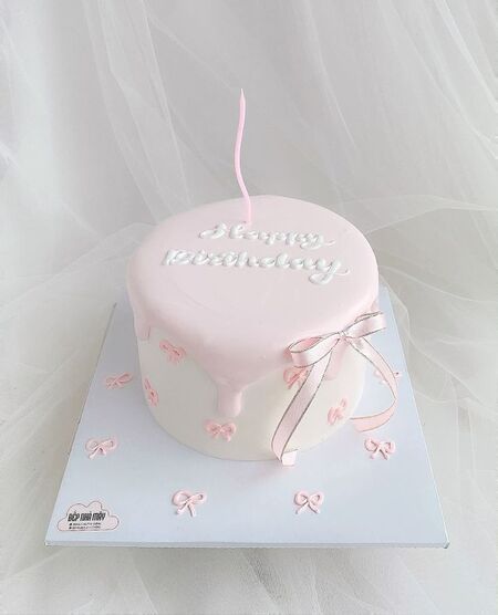 Mẫu bánh sinh nhật bé gái đơn giản 2