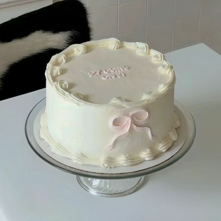 Mẫu bánh sinh nhật bé gái đơn giản 7