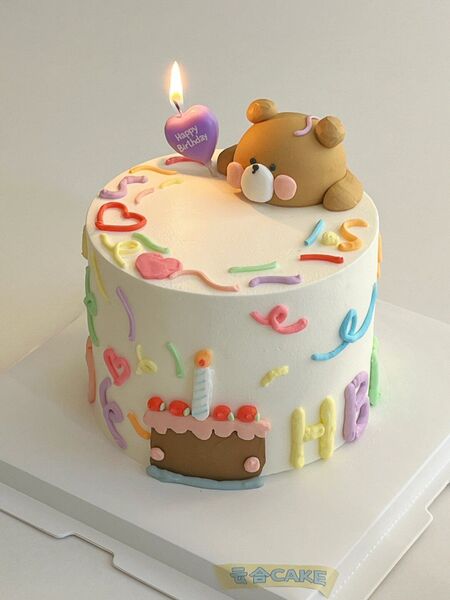 Mẫu bánh sinh nhật bé gái đơn giản 11