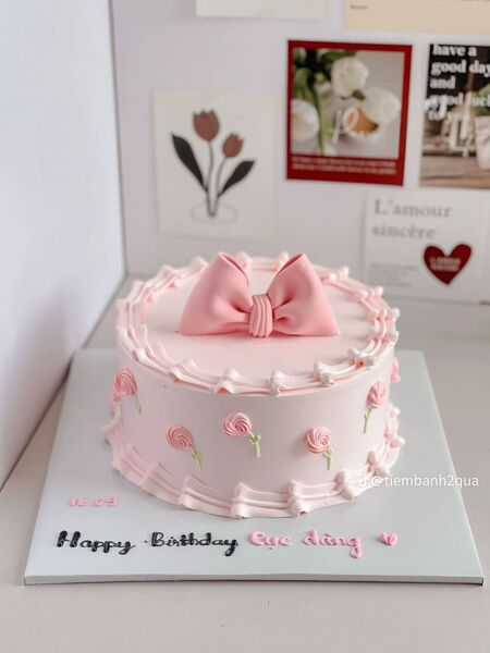 Mẫu bánh sinh nhật bé gái đơn giản 12